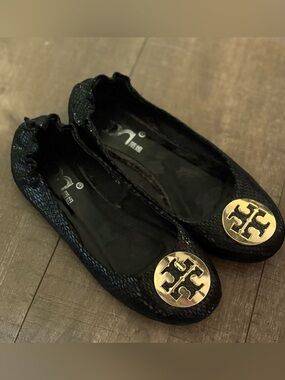 TB inspired Black Snake-Texture Ballet Flats with Gold Medallion